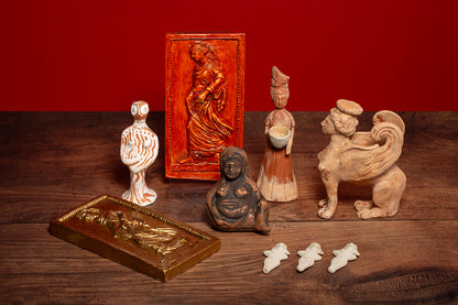 Female figurine of the Proto-Phi type - Teracotta Replica of Freud's Clay Figurine by Martha Todd